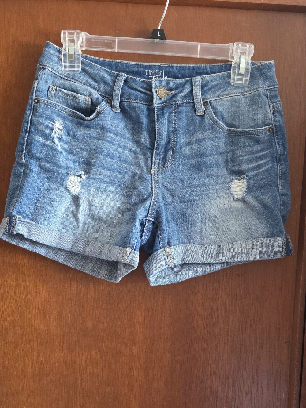 Time and Tru Faded Light Blue Distressed Rolled Cuff Denim Shorts Sz 6